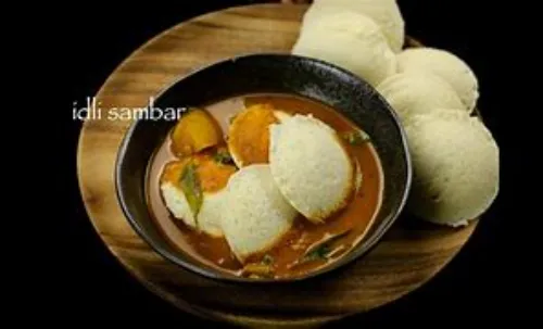 Idli With Udupi Sambhar